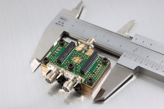 Highly efficient and compact: novel GaN-based digital power amplifier MMIC (3-stage). The novel concept delivers highest PAE (40 %) over 10 dB power back-off range at 900 MHz. Highest linearity achieved: with the help of push-pull drivers digital amplifier according to DPD delivers more than 50 dB A.